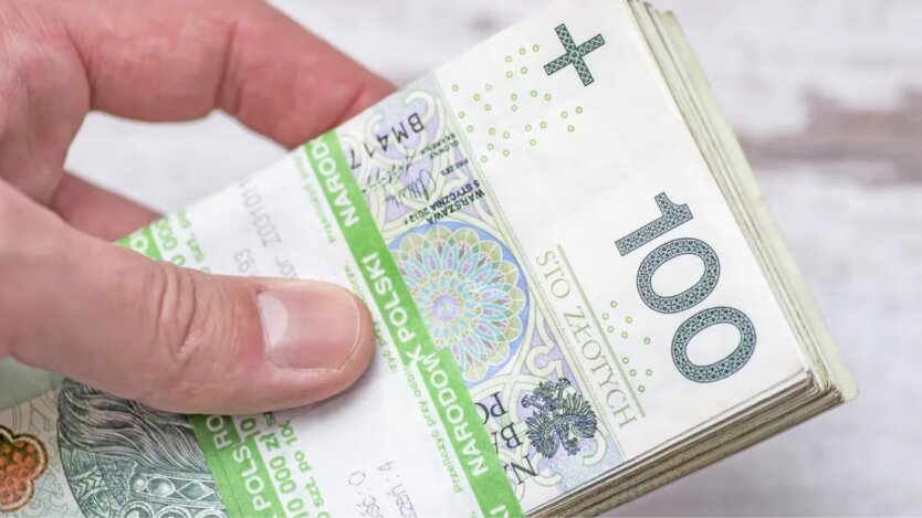 Ukrainians in Poland will receive grants of up to 200,000 hryvnias: who and how will receive assistance from the Red Cross