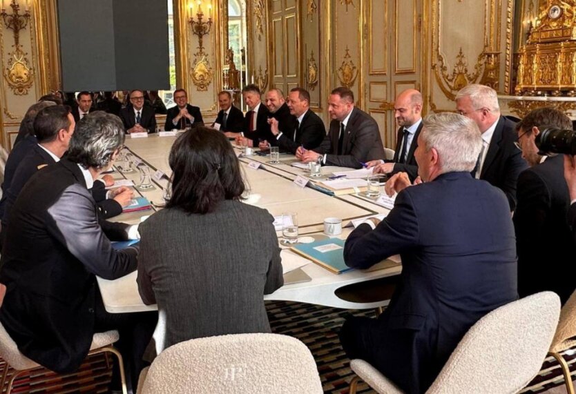 Ukrainian delegation at negotiations in Paris