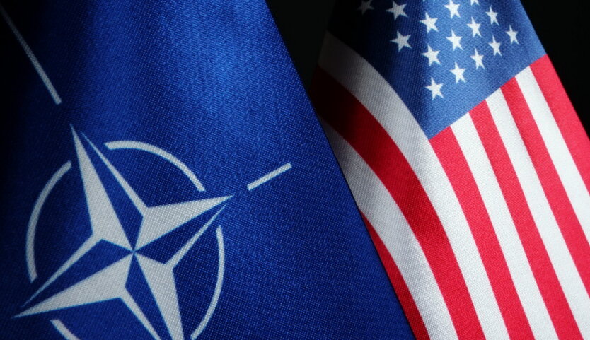 Трамп із грошима значка під НАТО