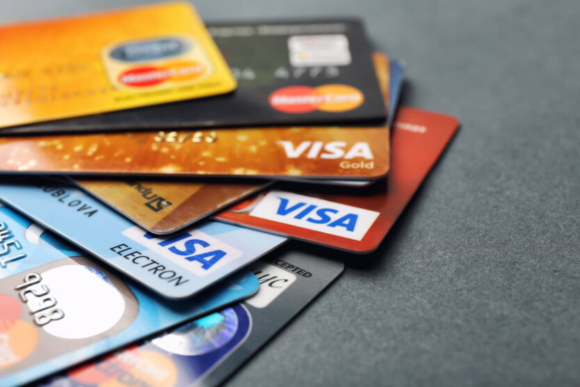Payment Card Ratings in Ukraine: Monobank Lost Active Clients, Privatbank and Oschadbank Grew
