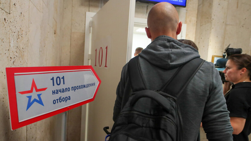 Автомобіль наймання на війну: у Росії витрати на премії для контрактників сягнули 2 млрд рублів на день