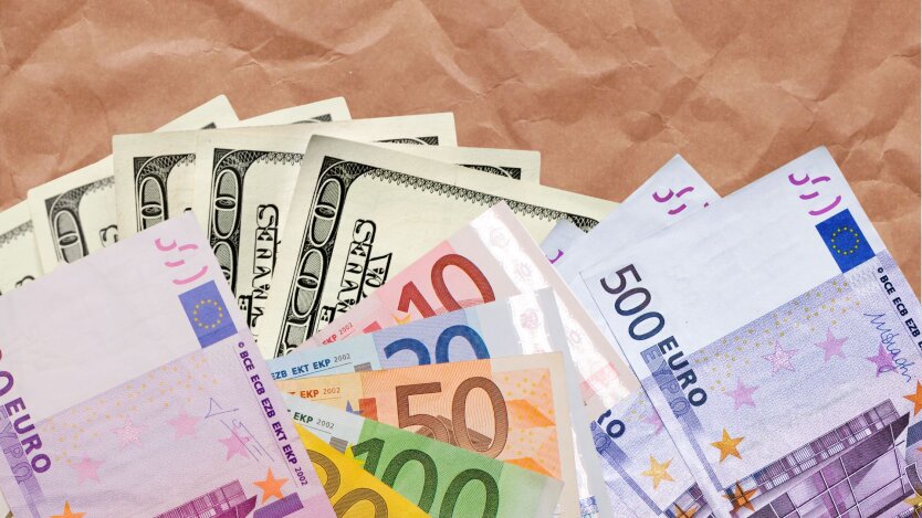 The main image promotes the article about the significance of the euro exchange rate for Ukrainians
