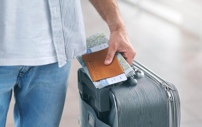 Ukrainians clarified the rules for traveling abroad with a reservation: the difference between vacation and business trip