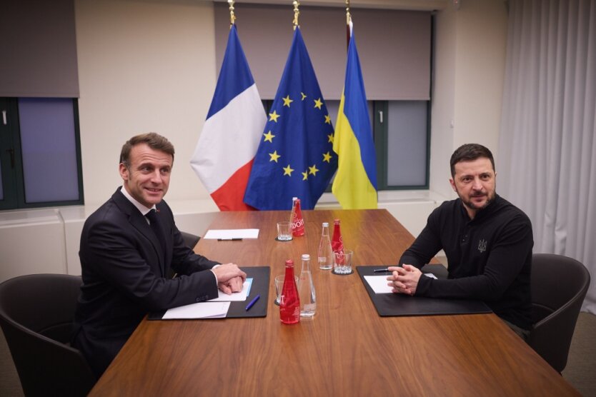 Zelensky and Macron at the meeting