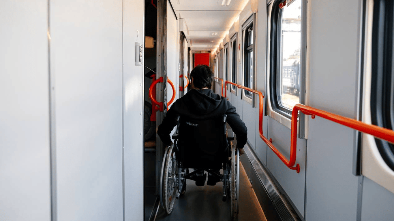 The first inclusive train carriage of Ukrzaliznytsia has appeared in Ukraine