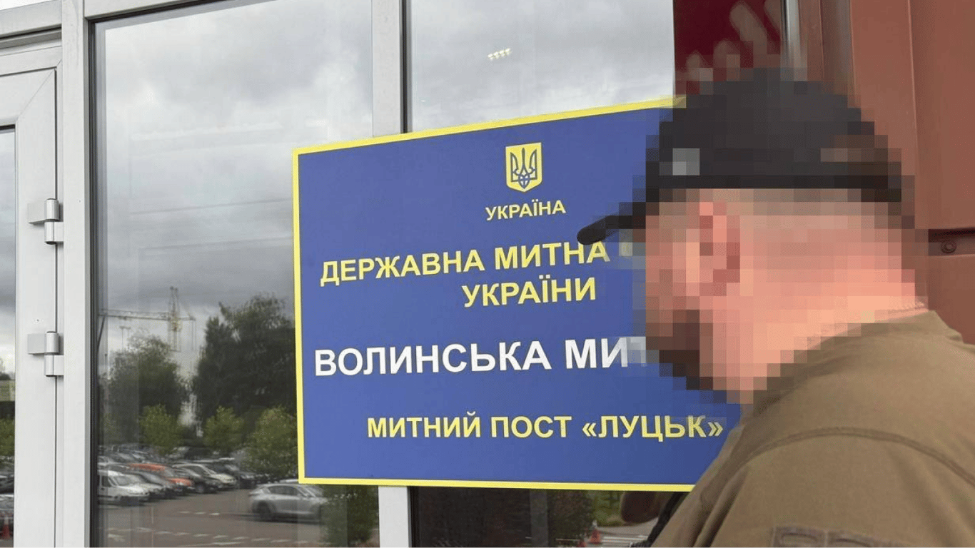 СБУ та ОГП проводять обшуки на митницях у трьох областях