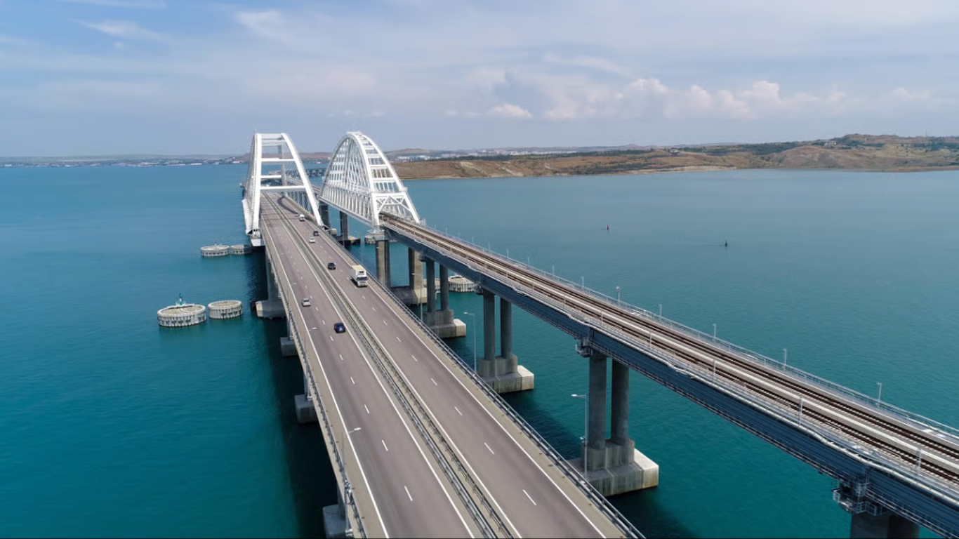 Destruction of the Crimean Bridge - Russia has no alternative for logistics