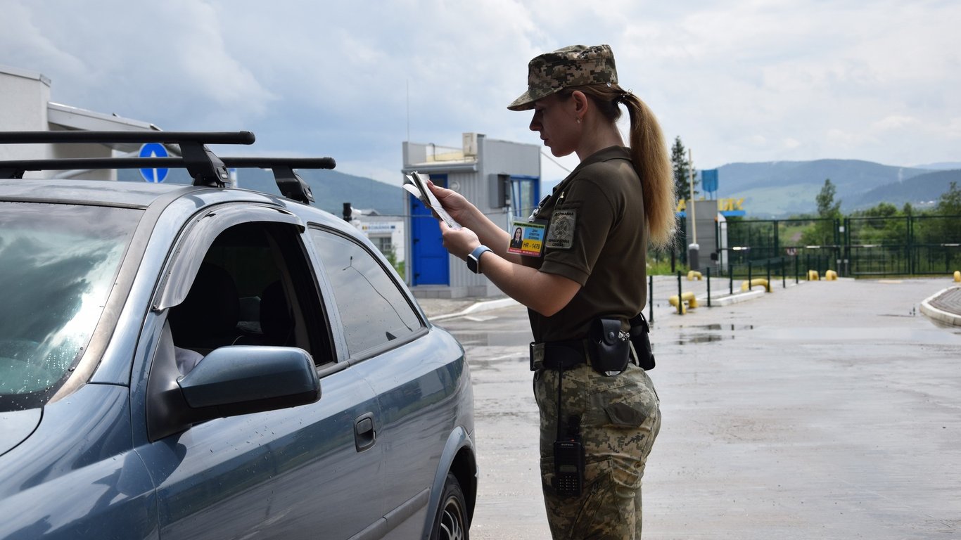 Всі гроші конфіскують — яку валюту можуть вилучити на кордоні