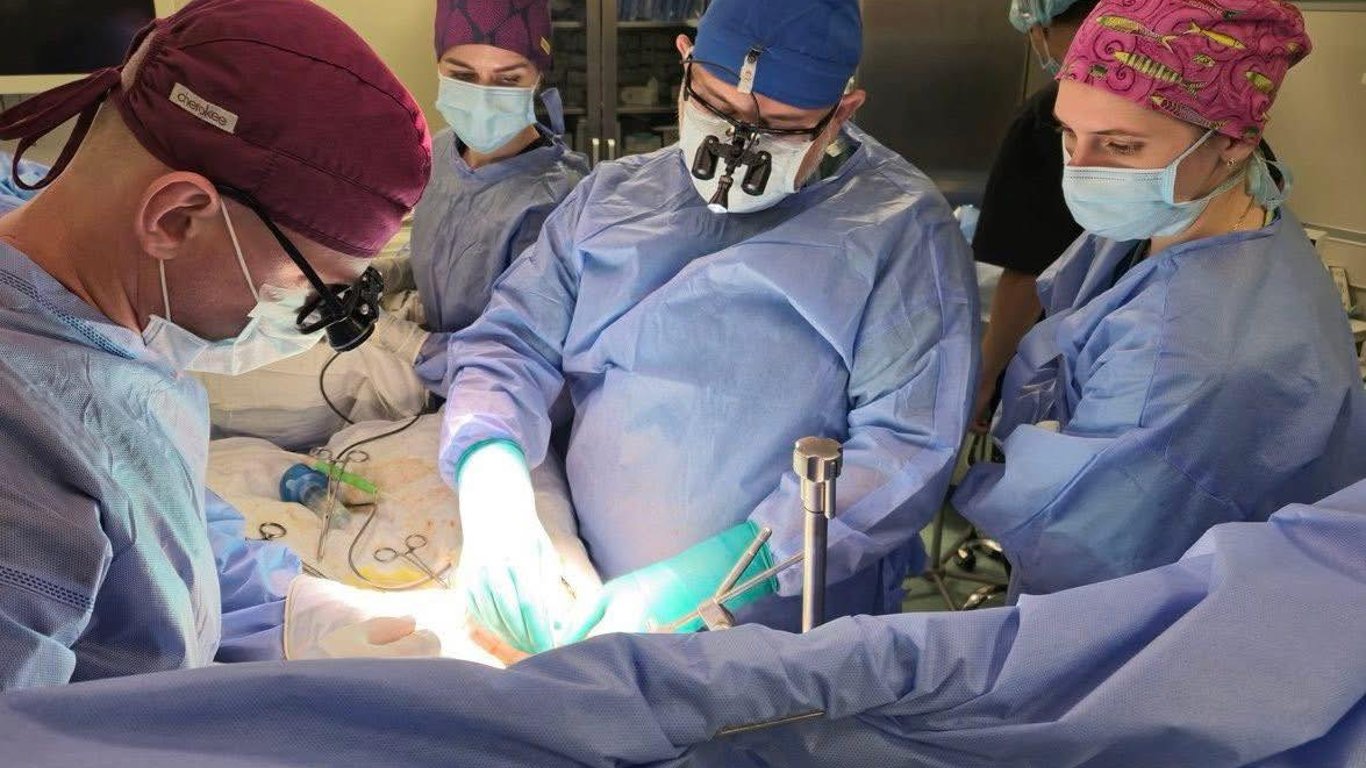 Im 'Okhmatdyt' wurden während eines Angriffs Organtransplantationen an Kindern einer 4-jährigen Spenderin durchgeführt