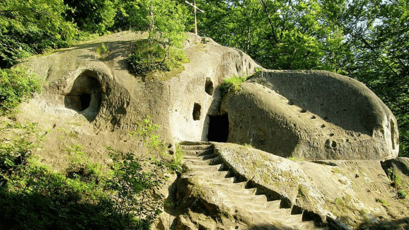 Der alte Tempel ohne Kreuze - ein einzigartiger Ort in der Region Lwiw