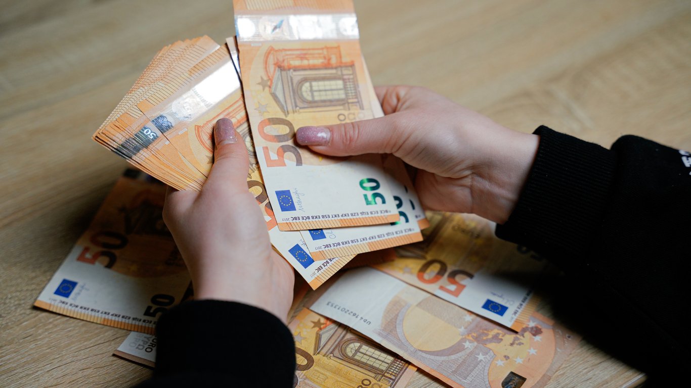 Euro banknotes update - how the EU currency will change