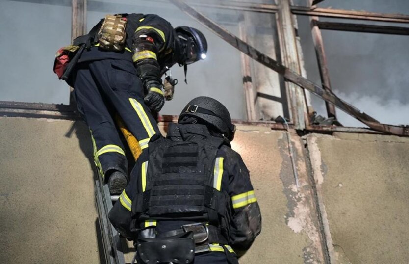 Damaged houses and fire at the enterprise