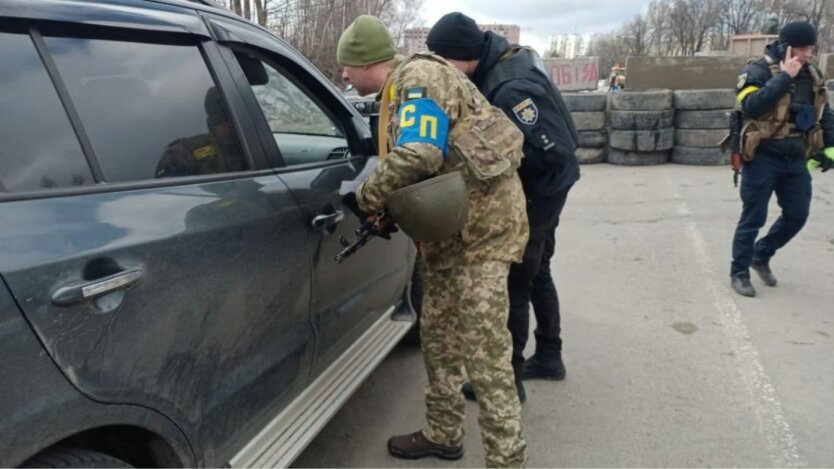 Police in chats search for draft evaders